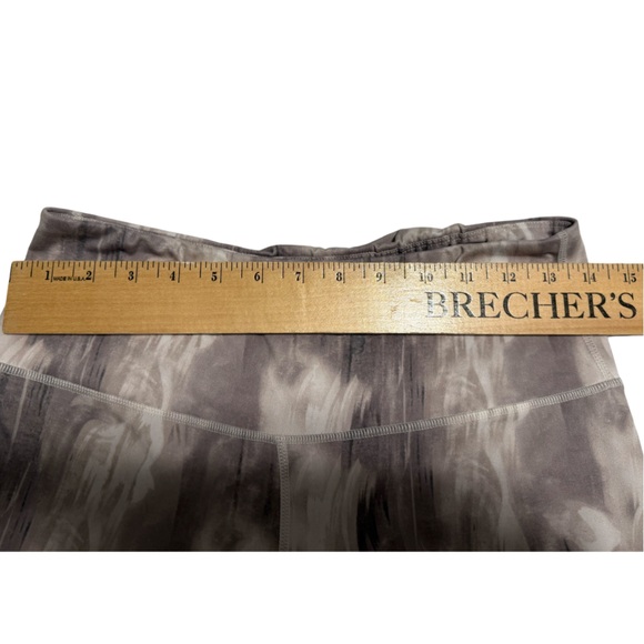 Varley Century Marble Leggings. Good used condition. Size Medium. Grey and white - Picture 3 of 9